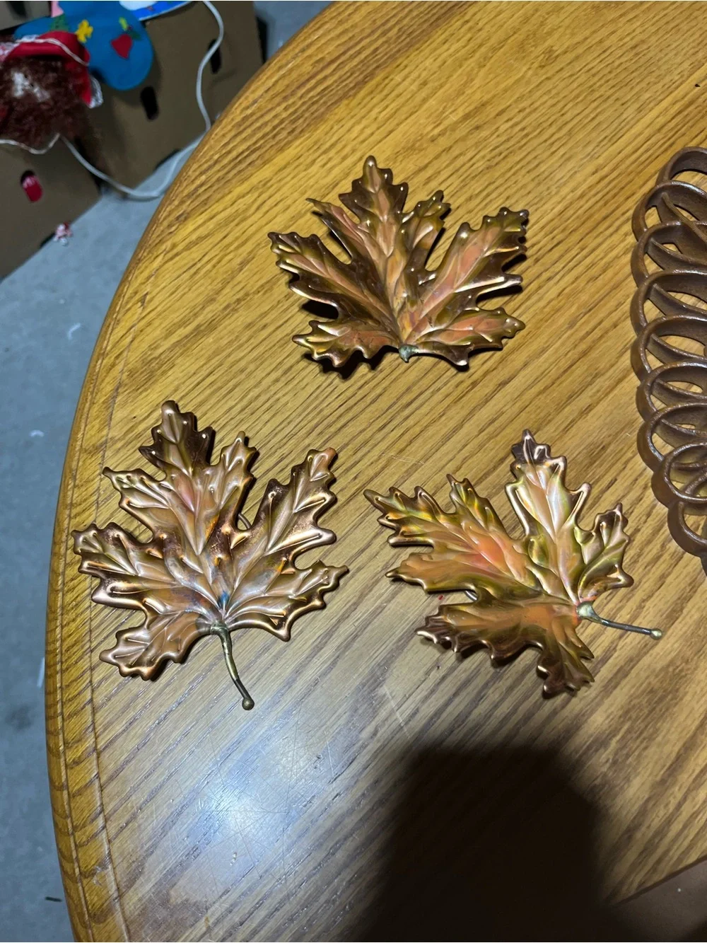 Home Interior Brown Wall Urn Planter with Leaf Accents & Picture